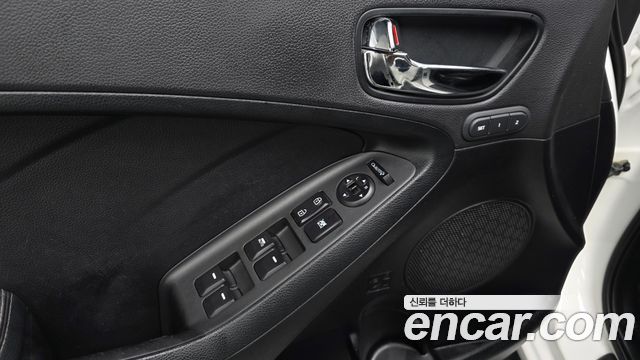 Kia K3 2015 — photo 23