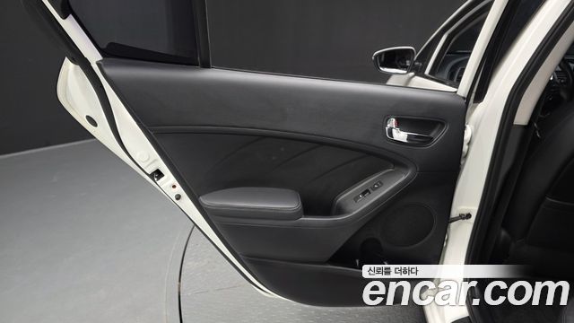Kia K3 2015 — photo 15