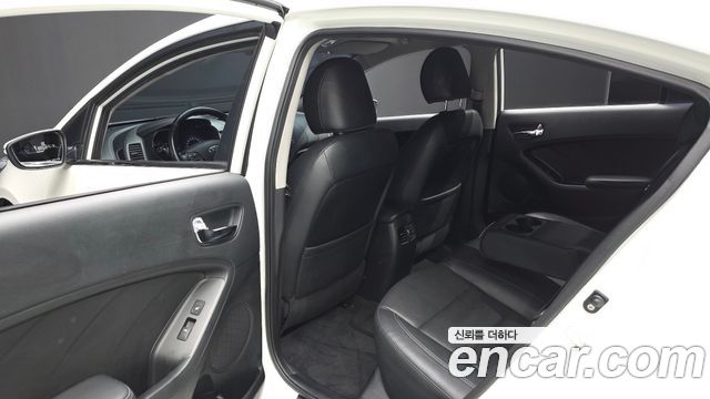 Kia K3 2015 — photo 16