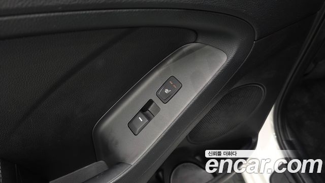 Kia K3 2015 — photo 29