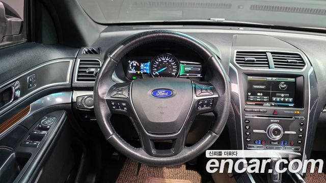 Ford Explorer 2016 — photo 13
