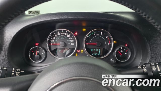 Jeep Wrangler 2012 — photo 8