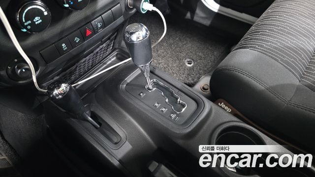 Jeep Wrangler 2012 — photo 9