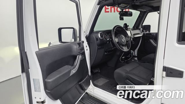 Jeep Wrangler 2012 — photo 10