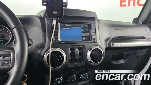 Jeep Wrangler 2012 — photo 11