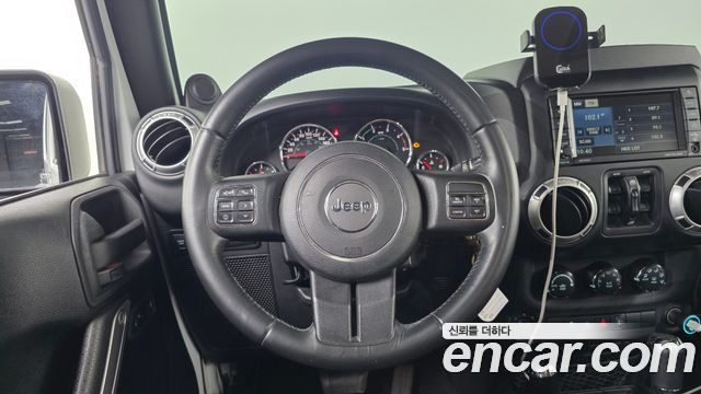 Jeep Wrangler 2012 — photo 12