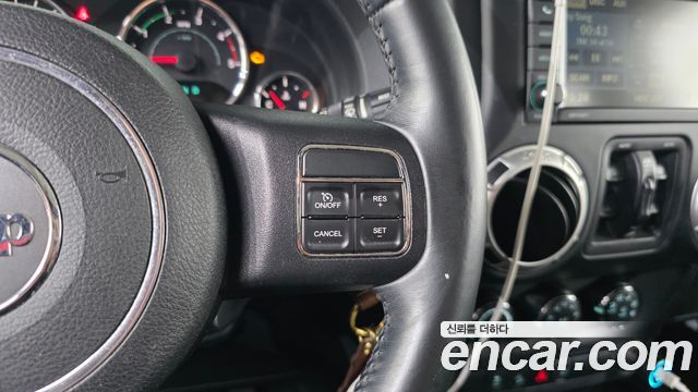 Jeep Wrangler 2012 — photo 15