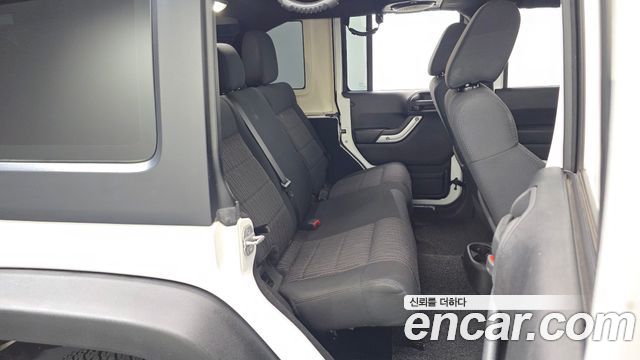 Jeep Wrangler 2012 — photo 17