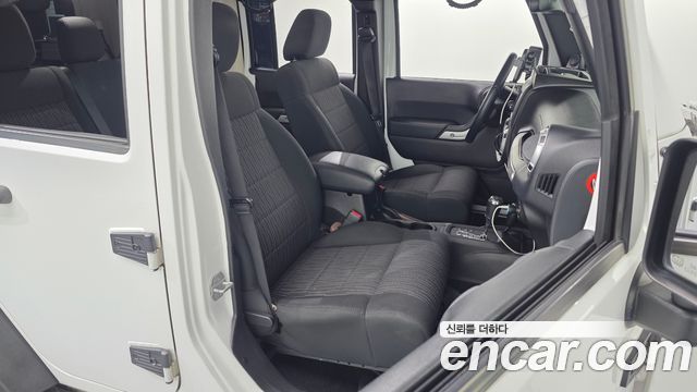 Jeep Wrangler 2012 — photo 18