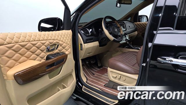Kia Canival 2017 — photo 10