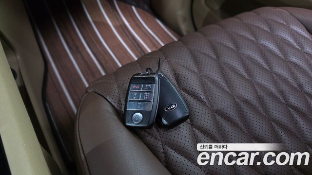 Kia Canival 2017 — photo 20