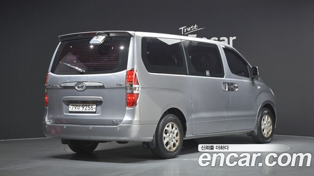 Hyundai Starex 2013 — photo 2