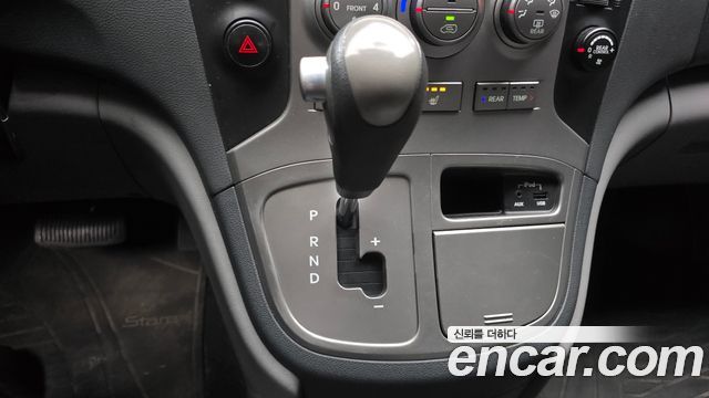 Hyundai Starex 2013 — photo 9