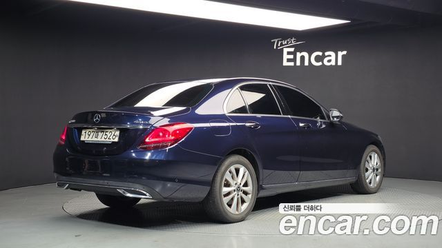 Mercedes-Benz C-Class 2019 — photo 2