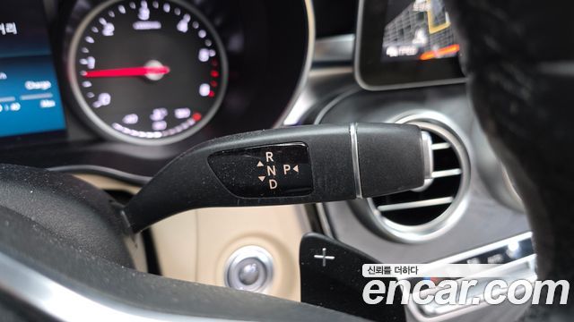 Mercedes-Benz C-Class 2019 — photo 12