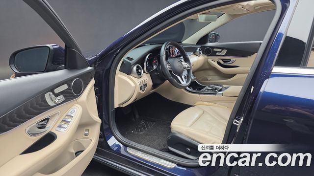 Mercedes-Benz C-Class 2019 — photo 13