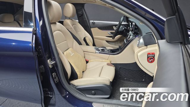 Mercedes-Benz C-Class 2019 — photo 17