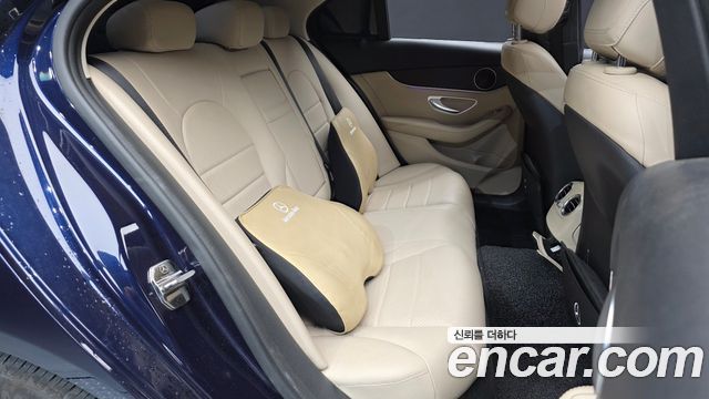 Mercedes-Benz C-Class 2019 — photo 18