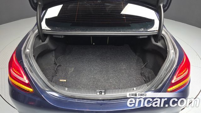 Mercedes-Benz C-Class 2019 — photo 26