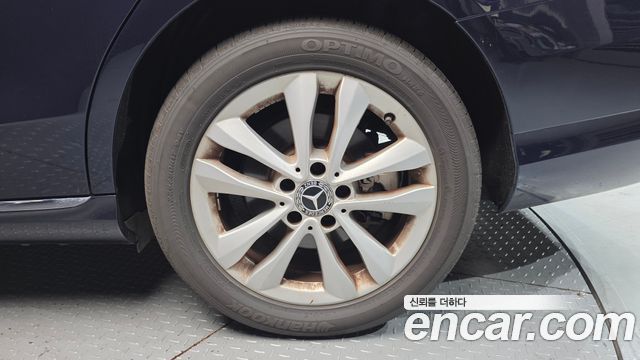 Mercedes-Benz C-Class 2019 — photo 7