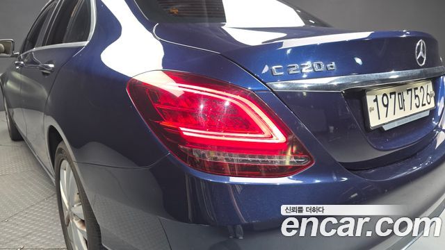 Mercedes-Benz C-Class 2019 — photo 9