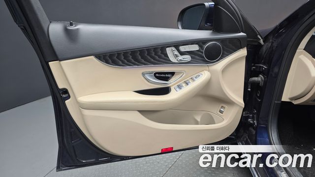 Mercedes-Benz C-Class 2019 — photo 14