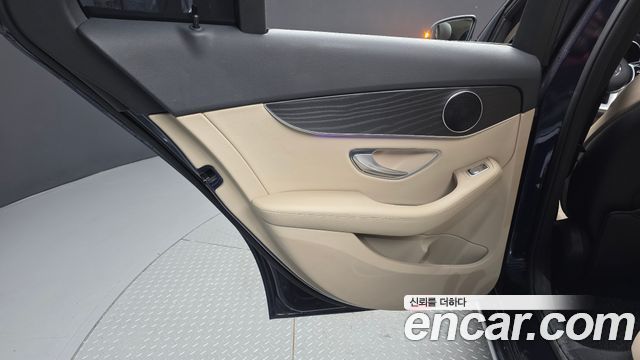 Mercedes-Benz C-Class 2019 — photo 15