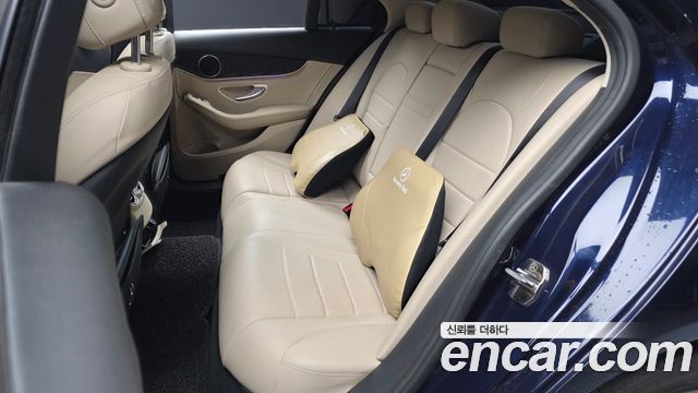 Mercedes-Benz C-Class 2019 — photo 16