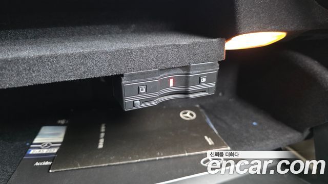 Mercedes-Benz C-Class 2019 — photo 28