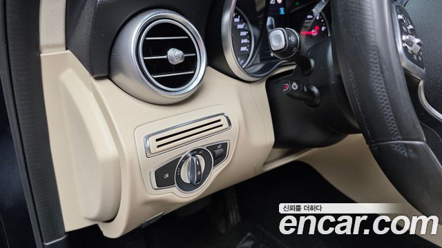 Mercedes-Benz C-Class 2019 — photo 30