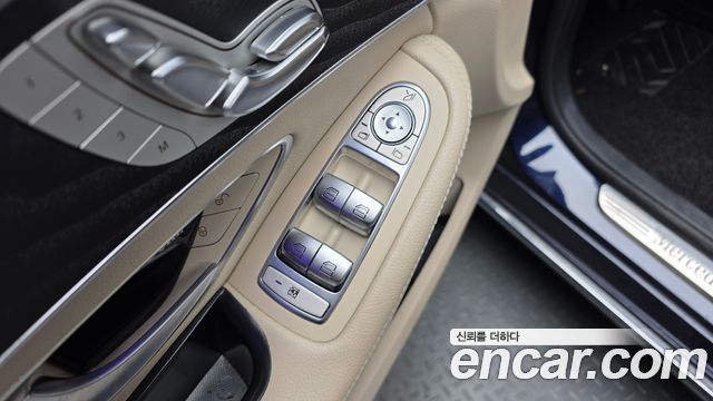 Mercedes-Benz C-Class 2019 — photo 32