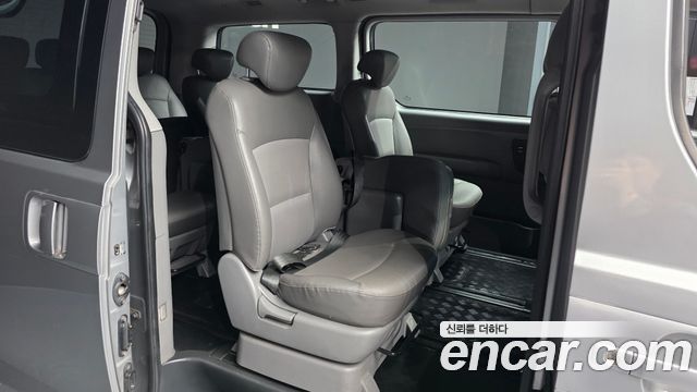 Hyundai Starex 2011 — photo 18