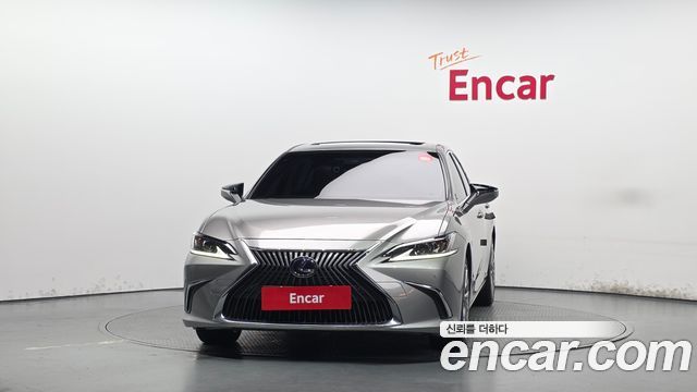 Lexus ES 2019 — photo 3
