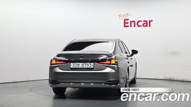Lexus ES 2019 — photo 4