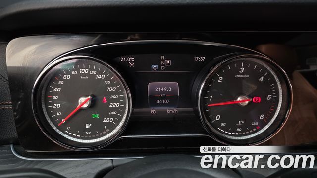 Mercedes-Benz E-Class 2019 — photo 11