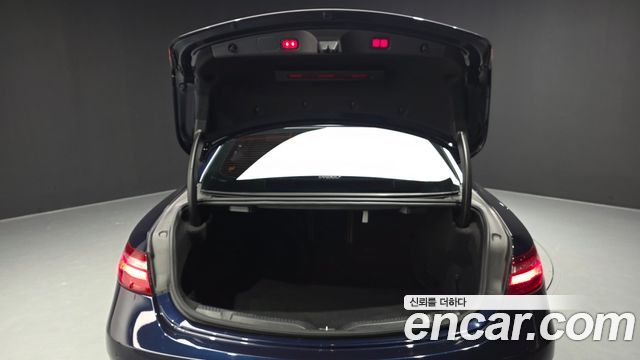 Mercedes-Benz E-Class 2019 — photo 26