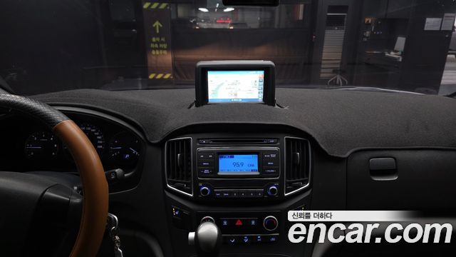 Hyundai Starex 2018 — photo 13