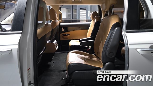 Kia Canival 2022 — photo 16