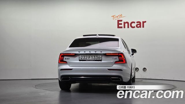 Volvo S60 2020 — photo 4