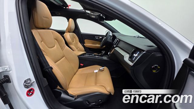 Volvo S60 2020 — photo 13