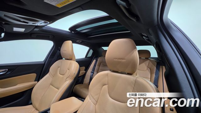 Volvo S60 2020 — photo 18
