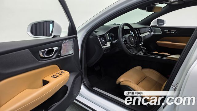 Volvo S60 2020 — photo 19