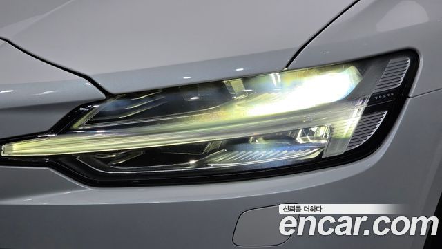 Volvo S60 2020 — photo 8