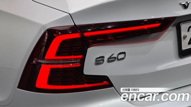 Volvo S60 2020 — photo 9