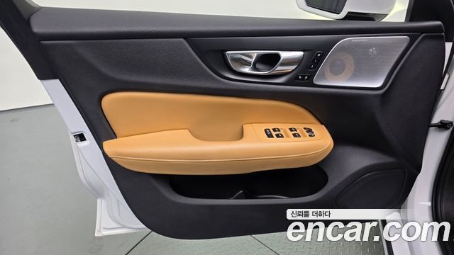 Volvo S60 2020 — photo 14