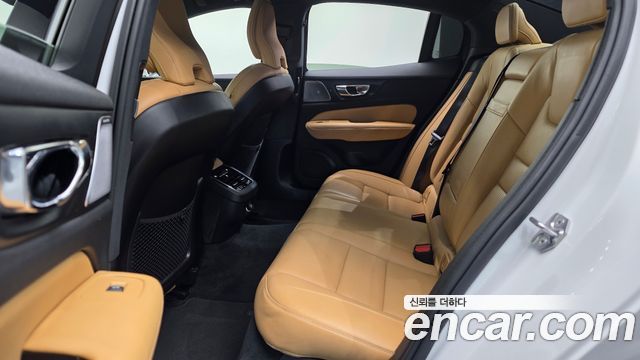 Volvo S60 2020 — photo 16