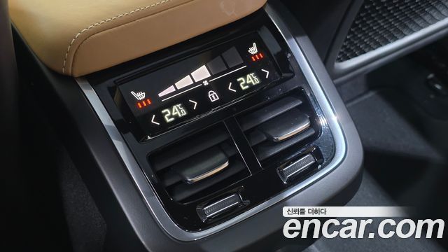 Volvo S60 2020 — photo 31