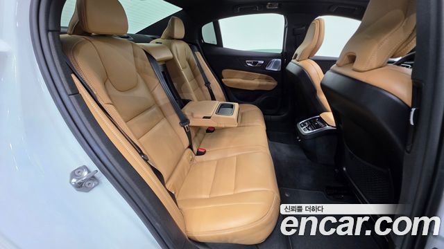 Volvo S60 2020 — photo 32