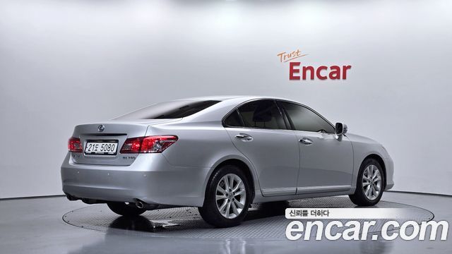 Lexus ES 2011 — photo 2
