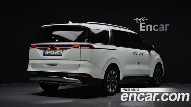 Kia Canival 2023 — photo 2